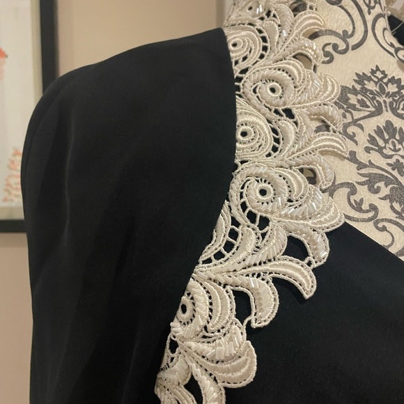 Beautiful formal top with white sequined appliqués - Picture 3 of 6